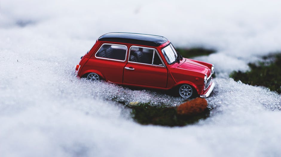 Jak przygotować samochód na zimę? Radzi Pomoc Drogowa Katowice